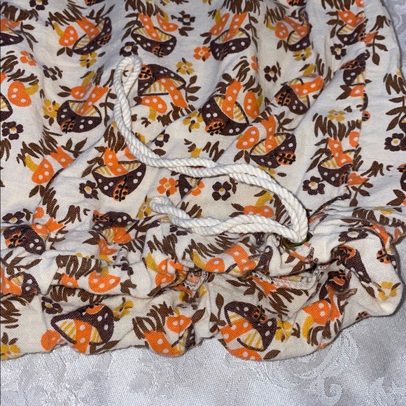 Vintage Mushroom & floral design Laundry bag with drawstring. - Picture 3 of 4